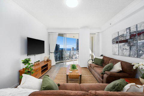 NEW Chevron Ocean Views Central Surfers. - Tweed Heads Accommodation 2