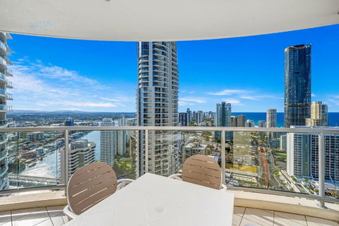 NEW Chevron Ocean Views Central Surfers. - Tweed Heads Accommodation 1