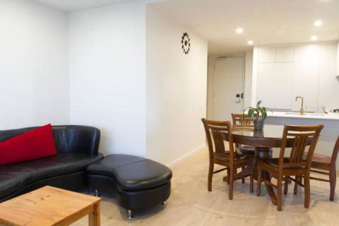 New Spacious 2 Bedroom With Gorgeous City Views - Tweed Heads Accommodation 3