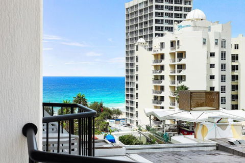NEW Stunning Central Surfers Studio Apartment. - Tweed Heads Accommodation 1