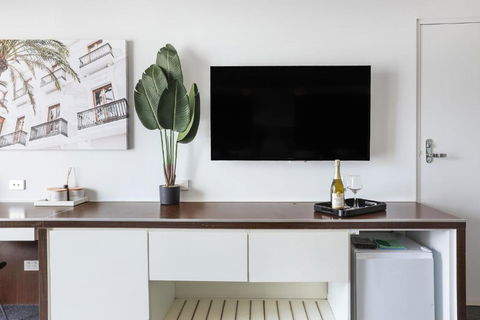 NEW Stunning Central Surfers Studio Apartment. - Tweed Heads Accommodation 3