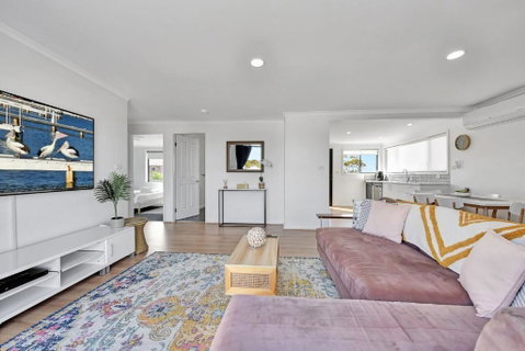 New Property Seabreeze Bungalow - Lakeview Sunset Delight At Sunshine On Lake Macquarie - Tweed Heads Accommodation 3