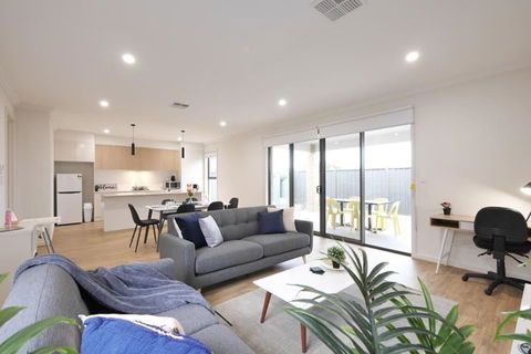 No Stairs Dbl Garage Aircon Woodville North - Tweed Heads Accommodation 0