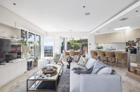 Oceanfront Beach Pad - Tweed Heads Accommodation 1