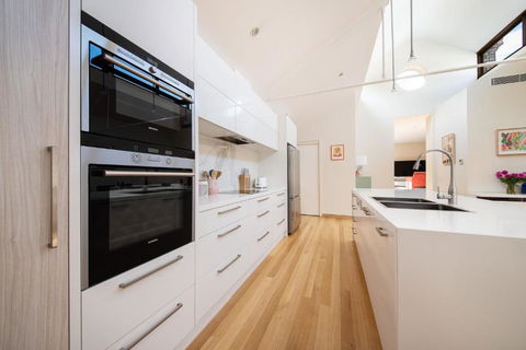 Oh So Collingwood - Tweed Heads Accommodation 3