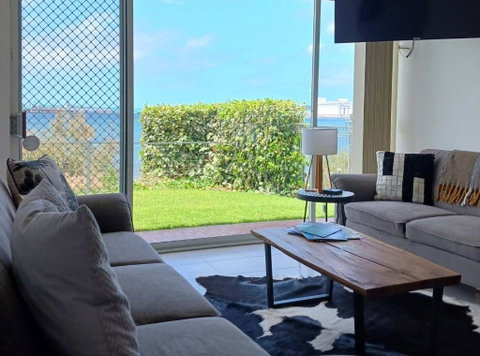 ON THE WATERS EDGE - Tweed Heads Accommodation 2