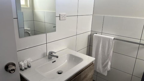 OUYEN MOTEL - Tweed Heads Accommodation 3