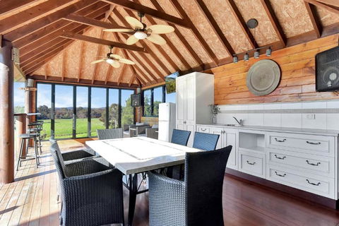 Overflow Downs-Riverside Acreage - Tweed Heads Accommodation 1