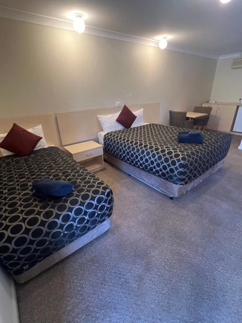 OVERLANDER MOTOR LODGE - Tweed Heads Accommodation 2