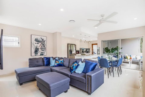 Park Avenue Luxe Townhouse Brand New Sleeps 9 - Tweed Heads Accommodation 1