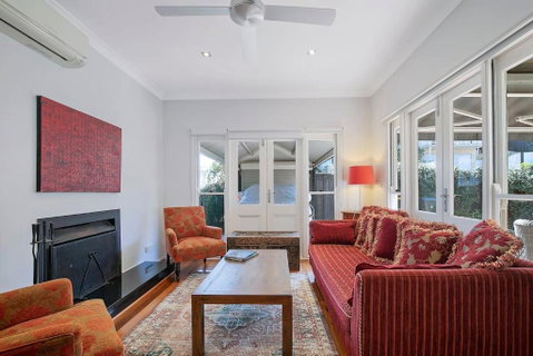Paddington Cottage - A Classic Queenslander Stay - Tweed Heads Accommodation 2
