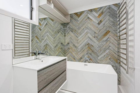 Panoramic Lakefront 6 BDRM Villa - Tweed Heads Accommodation 1