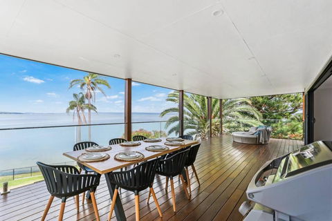 Panoramic Lakefront 6 BDRM Villa - Tweed Heads Accommodation 2