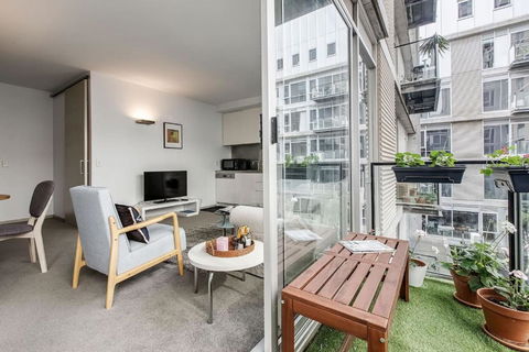 Parade Place - A Central Balcony Stay - Tweed Heads Accommodation 0