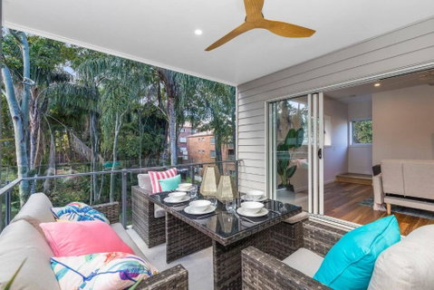 Park Avenue Townhouse Retreat Brisbane Sleeps 10 - Tweed Heads Accommodation 2
