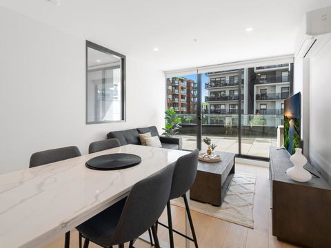 Peaceful 1-Bed Unit With A Spacious Balcony - Tweed Heads Accommodation 3