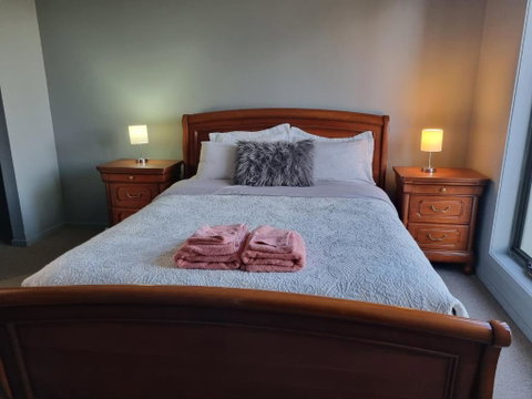 Peaceful 3 Bedroom House In Melton Vic - Tweed Heads Accommodation 0