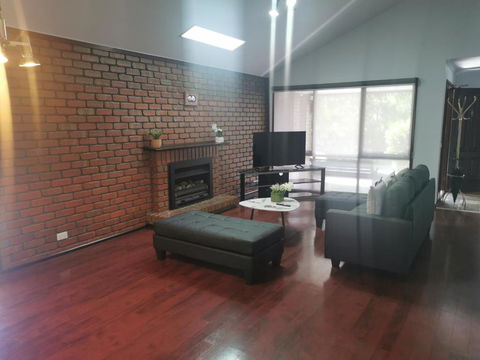 Peaceful House In Mill Park Melbourne - Tweed Heads Accommodation 3