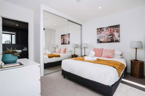 Perfect Located 1-Bed With Great Views & Parking - Tweed Heads Accommodation 3