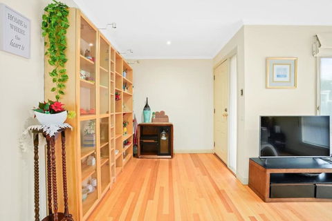 Perfectly Located Townhouse In Heart Of Ringwood - Tweed Heads Accommodation 3