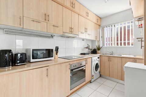 Polished 2-Bed Unit In The Heart Of Parramatta - Tweed Heads Accommodation 2