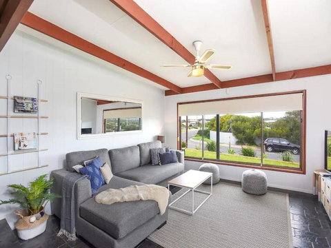 Port Elliot Coastal Cottage - 18 Handby Street,Port Elliot, No Linen Included - Tweed Heads Accommodation 1