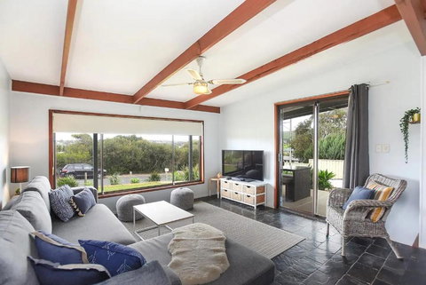 Port Elliot Coastal Cottage - 18 Handby Street,Port Elliot, No Linen Included - Tweed Heads Accommodation 2