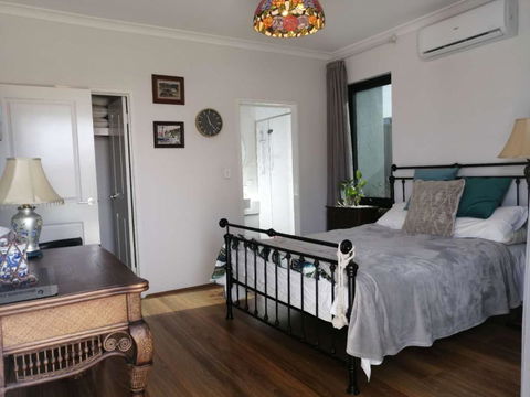 Private & Cosy! Master Bedroom In Perth With Garden View - Tweed Heads Accommodation 2