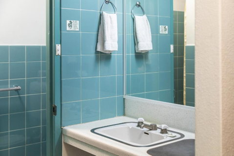 Red Carpet Motel - Tweed Heads Accommodation 2