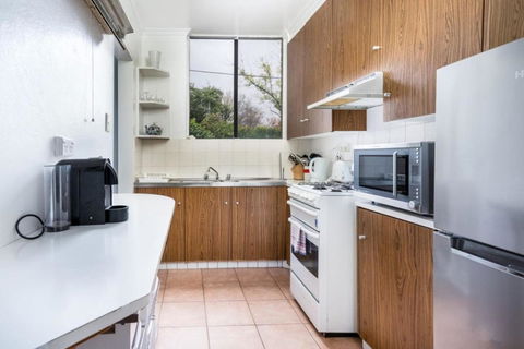 Quiet 2BR Apartment With Garden Views In Griffith - Tweed Heads Accommodation 2