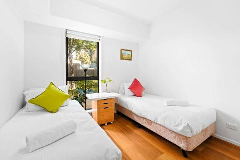 Prime Kensington 2BR Apt With A Massive Backyard - Tweed Heads Accommodation 1