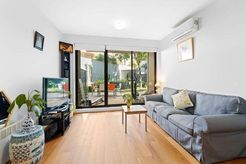 Prime Kensington 2BR Apt With A Massive Backyard - Tweed Heads Accommodation 0