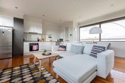 Primrose - Chic Mid-Century Style In Brunswick - Tweed Heads Accommodation 0