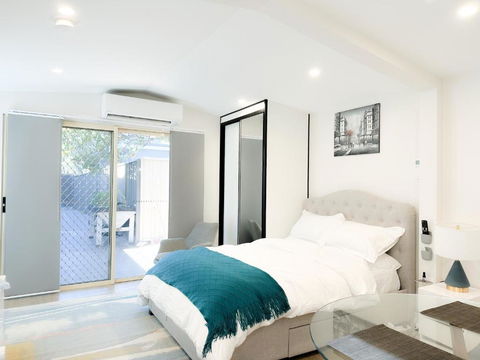 Private, Local Living Studio In Mascot, Airport - Tweed Heads Accommodation 0