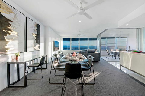 Q Tower At Surfers Paradise - From Level 3 - Private & Self Contained Apartments - Tweed Heads Accommodation 3