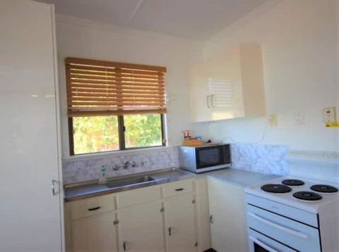 QCWA Cheerful Cottage - Airlie Beach - Tweed Heads Accommodation 2