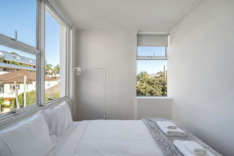 Quaint 1BD On The Doorstep Of Manly Beach - Tweed Heads Accommodation 3