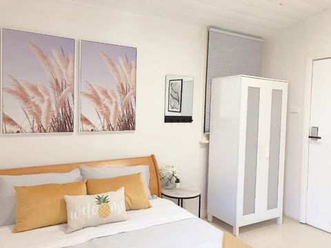 Quaint Double Or Queen Room - Mins To Stations&UNSW - Shared Bathroom - Tweed Heads Accommodation 1