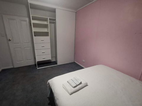 Quiet Room With Off Street Parking In Hobart - Tweed Heads Accommodation 0