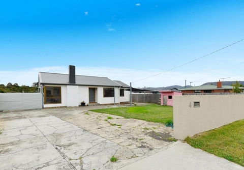 Quiet Room With Off Street Parking In Hobart - Tweed Heads Accommodation 3