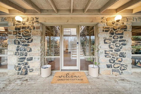 Quigtoo Cottage - Beautiful 4BR Stone Cottage L WiFi L Bath L Garden - Tweed Heads Accommodation 1