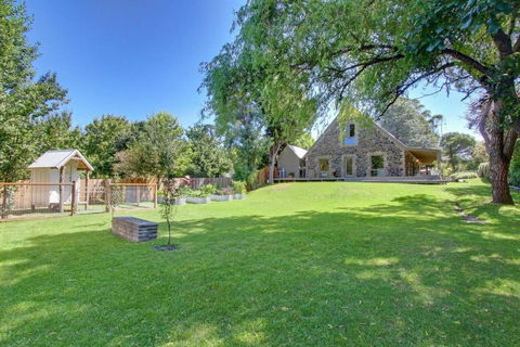 Quigtoo Cottage - Beautiful 4BR Stone Cottage L WiFi L Bath L Garden - Tweed Heads Accommodation 0