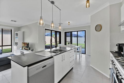 Red Gum Rise - Gateway To The Southern Highlands - Tweed Heads Accommodation 0