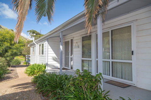 At The Beach - 54 Elizabeth Crescent - Tweed Heads Accommodation 3