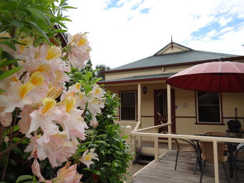 Autumn Affair Cottage 6 - Tweed Heads Accommodation 0