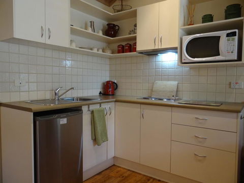 Autumn Affair Cottage 6 - Tweed Heads Accommodation 2