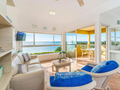Avalon 1 - Overlooking Beautiful Convent Beach - Tweed Heads Accommodation 3