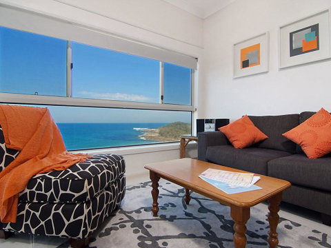Avalon 3 - Views To Die For - Across The Road From Convent Beach - Tweed Heads Accommodation 2