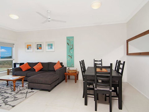 Avalon 3 - Views To Die For - Across The Road From Convent Beach - Tweed Heads Accommodation 3