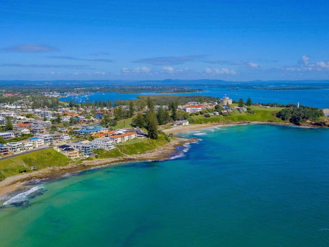 Avalon 4 - Right Across The Road From Convent Beach - Uninterrupted Views - Tweed Heads Accommodation 3
